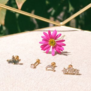 Pendientes de Diamantes Triple Star, Oro Amarillo de 14K, Corte Brillante Redondo, Diamantes Naturales, Joyería Linda para Uso Diario de Mujeres - Product Image 2