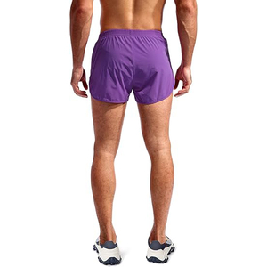 Shorts de sport pour hommes en tissu lisse, coupe décontractée, aération optimale grâce aux découpes latérales, espace supplémentaire au niveau de la couture centrale - Product Image 4
