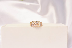 Anillo de eternidad con zafiro natural multicolor en forma de marquesa en oro amarillo macizo de 18 quilates – Anillo de piedras preciosas de fantasía arcoíris, piedra de nacimiento de septiembre - Product Image 4