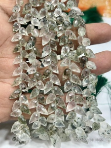 Cuentas facetadas de cuarzo rutilado verde natural AAA, forma de briolette/gota, taladradas de fantasía, 6x9mm, hilo de 8 pulgadas, venta al por mayor a granel para exportación - Product Image 3