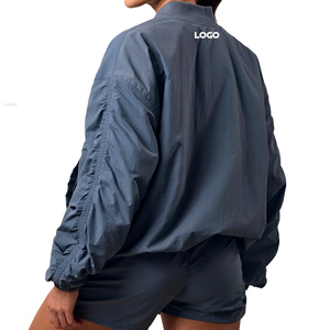 Ensemble short et blouson bomber femme deux pièces en tissu tissé imperméable écologique avec logo personnalisé Storm Blue, style streetwear, coupe ample, manches longues - Product Image 3