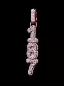 Colgante Vertical Personalizado con Número, Estilo Hip Hop, Joyería Brillante, Moissanita VVS, Chapado en Oro, Letras Personalizadas - Product Image 4