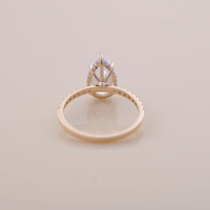 Bague de fiançailles avec diamant de laboratoire taille poire de 2,04 carats |   Argent sterling 925 massif |   Bague de mariage pavée - Product Image 5