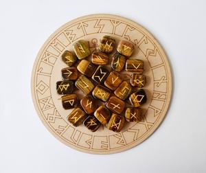 Ensemble de Pierres Runiques en Agate Œil de Tigre de Qualité Supérieure, Fabriquées à la Main, Pierres de Guérison Feng Shui, Figurines en Pierres Précieuses Gravées, Objets de Collection Européens - Product Image 1