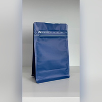 Sachet d'emballage pour fruits secs et noix, scellé sur huit côtés, avec fond plat et fermeture éclair refermable à languette.