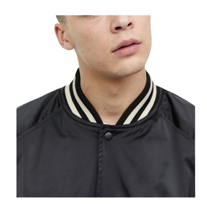 Chaqueta Varsity de Satén para Hombre, Color Sólido, Diseño Negro de Lujo, Transpirable, Estilo Urbano, Tallas Grandes, Venta al Por Mayor - Product Image 5