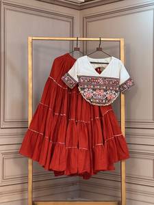 Lehenga Choli de Seda Romana de Diseño con 12 Metros de Falda, Bordado Kutchi Gamthi y Secado Rápido para la Colección Navrati - Product Image 6