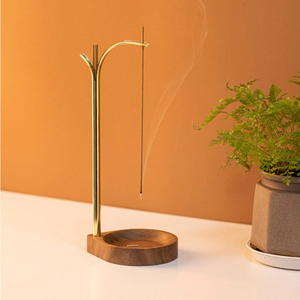 Porte-encens élégant à suspendre en laiton avec cendrier en bois. Décoration Zen Moderne et Créative pour la Maison et le Bureau - Product Image 2