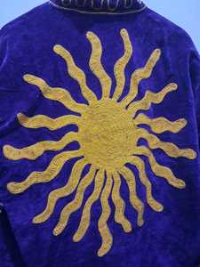 Veste bomber d'hiver classique en velours faite à la main, doublure en coton écologique brodée de fleurs Suzani, Bless International - Product Image 6