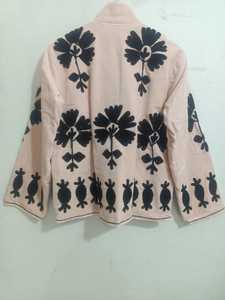 Blazer de Invierno para Mujer, Bordado Floral, Terciopelo Suzani, Chaquetas de Terciopelo Boho Hechas a Mano, Regalo para Ella, Regalos para Maestras, Regalo de Aniversario - Product Image 4
