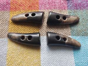 Bouton en corne de bœuf/buffalo vintage de haute qualité, 2 trous, pour couture, artisanat, vêtement, écologique, style animalier, naturel, poli - Product Image 2