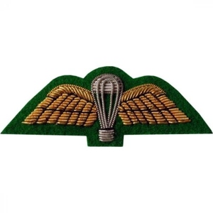 Parches de Fieltro Redondos Rojos Dorados Bordados a Mano, Ecológicos, No Tejidos, para Coser en Sombreros, Boinas, Blazers y Gorras con Visera - Venta al por Mayor - Product Image 5