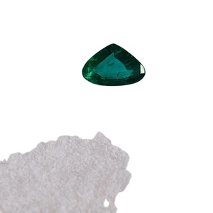 Esmeralda Natural Talla Corazón 7.4x6.6 mm Origen Zambia Calidad AAA con Brillo AAA y Excelente Color Verde Utilizada en Joyería - Product Image 1