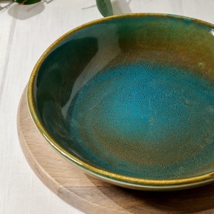 Tazón de Cerámica Verde Degradado Esmaltado a Mano, Diseño de Borde Ancho, Acabado Liso, Duradero, Apto para Alimentos, Pieza Decorativa para Comedor Moderno - Product Image 2