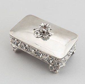 Ensemble de boîtes à épices en argent raffiné, comprenant six récipients à couvercles internes, disponible à prix de gros. - Product Image 3
