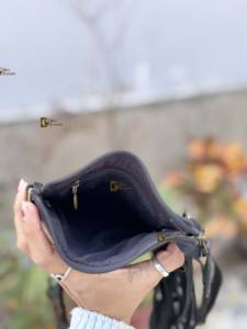 กระเป๋าถือโทรศัพท์มือถือแบบขายส่ง หนังวัวแท้ แต่งขนเฟอร์ ขอบหนังแกะสลักลายด้วยมือ กระเป๋าสะพายข้างขนาดเล็ก กระเป๋าคล้องมือ กระเป๋าสะพายไหล่ - Product Image 6