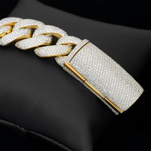 Collier chaîne cubaine Miami plaqué or pour homme, style hip-hop, avec pendentif pavé de moissanite, idéal pour les fêtes et les occasions spéciales - Product Image 3