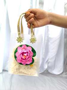 Sac cadeau de luxe fait main en forme de fleur de lotus rose avec poignées dorées pour faveur de mariage, cadeau de remerciement, emballage boutique, événements festifs - Product Image 2