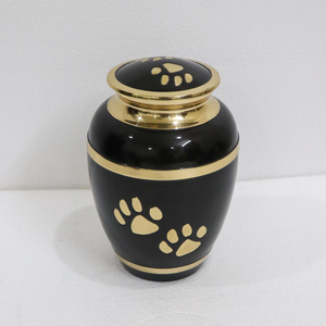 โกศใส่เถ้ากระดูกสัตว์เลี้ยง Paw Pet Modern สีน้ำตาลทองเหลือง ล้างทำความสะอาดได้ งานแฮนด์เมด สลักชื่อได้ตามต้องการ สำหรับเป็นที่ระลึกสัตว์เลี้ยง - Product Image 3