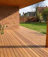 Plancher en bois massif Cumaru pour extérieur, imperméable, antidérapant, surface rainurée, système d'assemblage pour balcon, jardin, villa