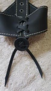 Cornes à boire médiévales de style Viking, faites à la main, en matériau organique poli, toucher réel, taille personnalisable, en vente. - Product Image 5