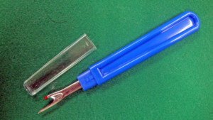 DK-419 ที่ฉีกตะเข็บคุณภาพสูง ดีไซน์เรียบง่าย พร้อมลูกบอลสีแดงและด้ามจับแบบแบน |   เครื่องมือเย็บผ้าที่สะดวกสบาย พลาสติกหลากสี - Product Image 3