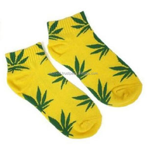 Chaussettes en coton décontractées avec tissu élastique durable, doux et respirant, et ajustement confortable, adaptées à une utilisation quotidienne en toutes saisons - Product Image 1