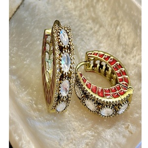 Pendientes de Latón Chapado en Oro con Moissanita y Resina Epoxi, de Alta Calidad y Elegancia, para Mujeres y Niñas, Colección para Fiestas y Eventos Nocturnos - Product Image 2