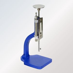 Appareil Vicat pour la détermination du temps de prise du ciment, équipement de laboratoire, base bleue avec plaque en verre et accessoires - Product Image 2
