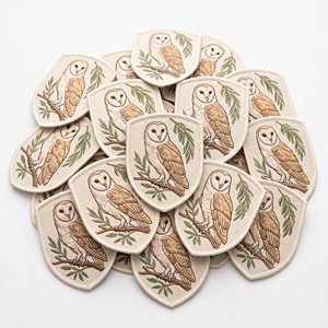 Écusson brodé personnalisé Hibou de grange, appliqué avec bordure surjetée, badges animaux pour vêtements, direct usine - Product Image 1