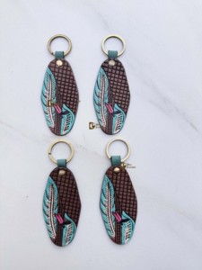 Hottest Arrival Hand Tooled Leather Key Chain Turquoise <b>Colour</b> Oval <b>Shape</b> Embossing Printing Key Earrings Lightweight - Product Image 6