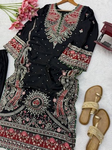 Nouvelle collection de robes de mariée, kaftans et pantalons pour les festivals, disponibles à prix abordable - Product Image 4