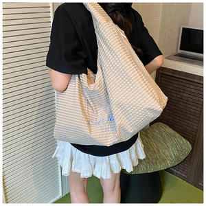 Sac fourre-tout décontracté pour femme, été 2026, motif à carreaux simple avec lettres, idéal pour les cours, sac à bandoulière, sac sous le bras, tendance. - Product Image 2