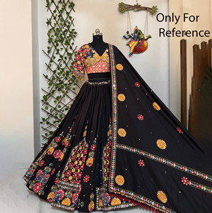 Magnifique tenue de Navratri, Lehenga Choli rouge traditionnel indien, directement de Chaniya Choli, Ghagra Choli, Garba Look, Dandiya Out - Product Image 2