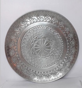 Plat de service rond en métal martelé doré, poli, décoratif, fait main, pour la présentation des aliments – Vente chaude - Product Image 5
