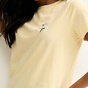Camisetas de Mujer Bordadas en Amarillo Claro al por Mayor, Camisetas Transpirables de Alta Demanda para Mujer, Camisetas de Manga Corta para Mujer - Product Image 3