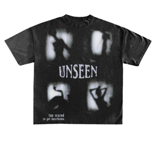 Camiseta negra de manga corta con cuello redondo para hombre, con estampado gráfico de calavera y texto Fade And Fear, estilo streetwear. - Product Image 2