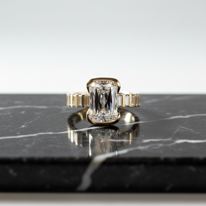 Anillo de Boda de Lujo con Incrustaciones de Diamantes de Corte Esmeralda de 4 Quilates, Chapado en Oro de 14K y Platino, Certificado IGI VS-VVS, para Unisex - Product Image 3