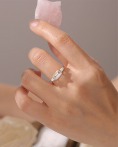 Anillo de Boda de Lujo con Diamante Genuino Blanco LGD Corte Esmeralda, Chapado en Oro Rosa y Rodio, 4.00+0.25 CT - Product Image 4