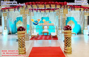 Decoración de Mandap de Tres Pilares con Rosas para Bodas Hindúes, Mandap de Tres Postes Lujoso para Bodas Indias, Mandap Triveni para Bodas Gujarati en EE. UU. - Product Image 5