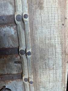 Porte d'entrée principale en bois massif de qualité supérieure avec construction durable, style moderne et finition de surface haut de gamme disponible à la vente - Product Image 5