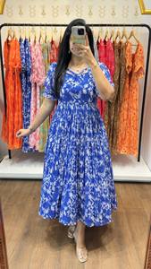 Vestido Maxi Golden Grace, Vestido Maxi Blossom Breeze, Vestido Maxi Celestial Glow, Vestido Largo de Tela Suave, Atuendo Elegante para Celebraciones - Product Image 3