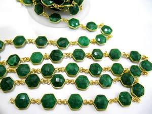 Chaîne de connecteurs hexagonaux émeraude facettés de 10 mm, vendue au mètre - Product Image 3