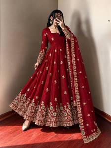 Ensemble Anarkali brodé bordeaux pour femme avec dupatta, robe ethnique florale perlée pour mariage, fête, Diwali - Product Image 6