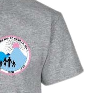 เสื้อยืดแขนสั้นลายกราฟิกสีเทาเฮเทอร์ สำหรับวัยรุ่น ไซส์เล็ก พิมพ์ลายโลโก้รอบอก คอกลม สวมใส่สบาย น้ำหนักเบา เหมาะสำหรับทุกวัน - Product Image 3