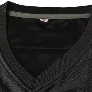 Camiseta deportiva de malla duradera con cuello en V, jersey de práctica de malla, camiseta oversize de textura audaz, camisa relajada con cuello en V de malla. - Product Image 2