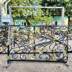 Rehaussez l'attrait de votre maison avec ces élégantes balustrades de balcon en fer forgé qui offrent un charme durable et une sécurité optimale. - Product Image 3