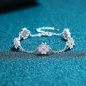 Bracelet trèfle en argent 925 avec diamant certifié de laboratoire, chaîne légère à maillons floraux, bijoux fins pour femme, cadeau élégant et moderne - Product Image 5
