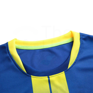 Camiseta de Fútbol Azul Personalizada con Cuello Redondo Amarillo, Manga Corta, Poliéster que Absorbe la Humedad, Ropa Deportiva para Hombre - Product Image 2