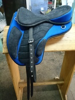 Vente en gros Selle de cheval Endurance sans arbres en cuir synthétique avec étrier Selle anglaise complète